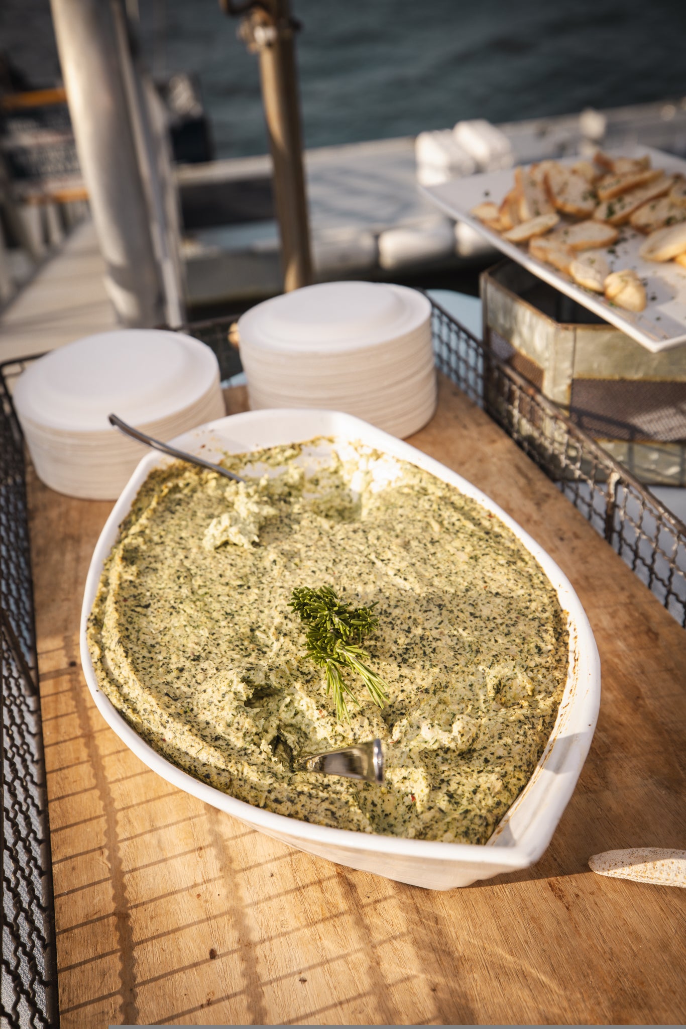 WARM BLUE CRAB, ROASTED ARTICHOKE & SPINACH DIP